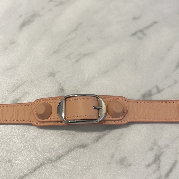 Gorgeous Balenciaga triple wrap bracelet in blush - Picture 4 of 7